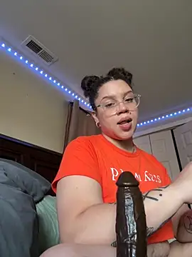 QueenNuttCollector online show from October 28, 2:12 pm