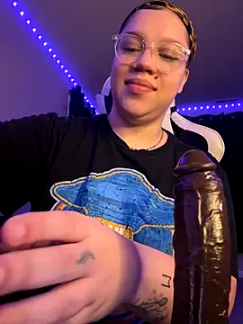 QueenNuttCollector online show from October 19, 9:55 am