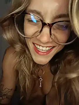 rose-rainbowgoddess online show from April 2, 12:41 am