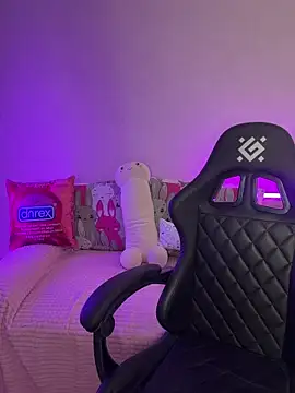 Your insomniya online show from February 3, 7:18 pm