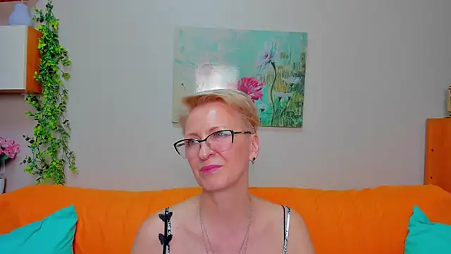 iamyourdream89 online show from April 14, 7:03 pm