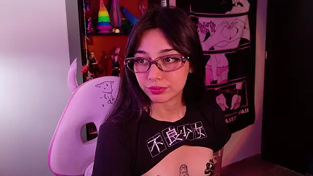 amber yull online show from June 15, 2:50 pm