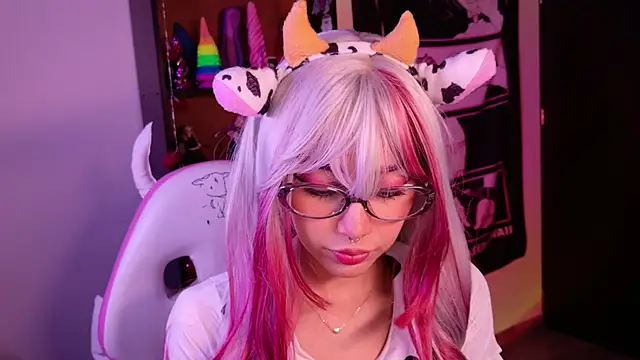 amber yull online show from May 31, 1:11 am