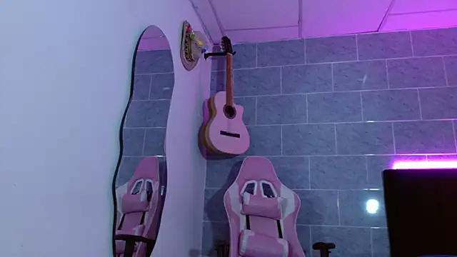 Dakota bumm online show from April 16, 8:52 pm