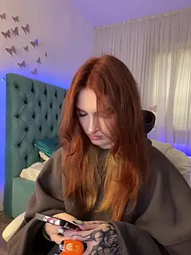  Chlo  e online show from October 17, 11:13 am