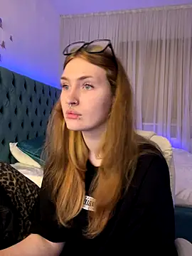  Chlo  e online show from October 11, 9:28 pm