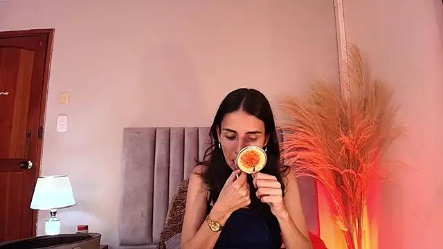 Nina Cavaali online show from November 11, 6:05 pm