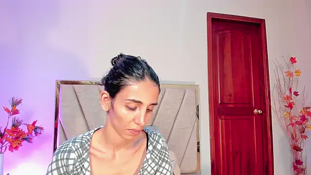 Nina Cavaali online show from October 20, 6:33 pm