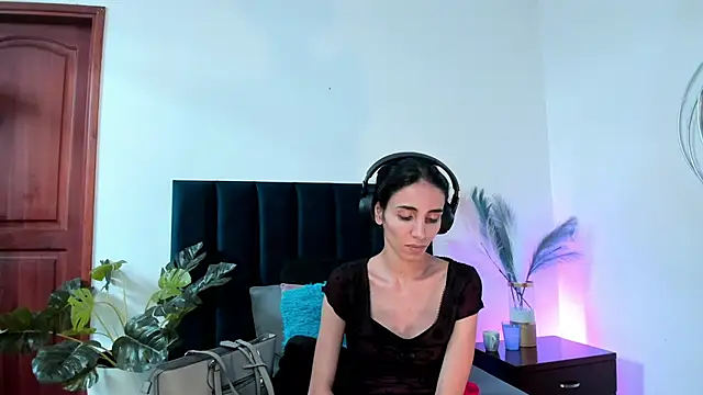 Nina Cavaali online show from October 10, 6:35 pm