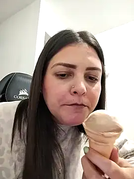 Mia Hampton online show from February 3, 11:18 pm