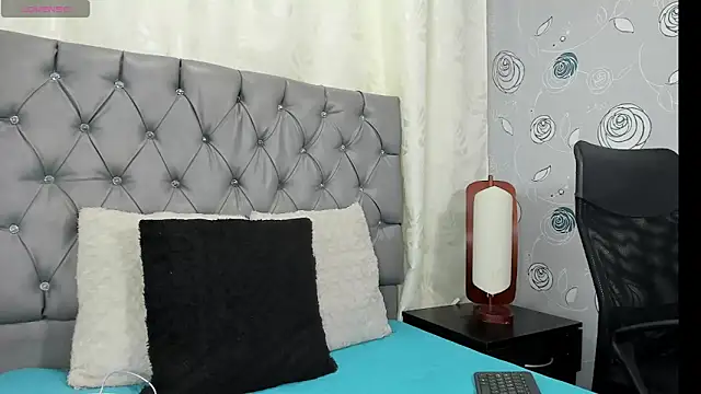 luna evaa online show from October 18, 2:09 pm