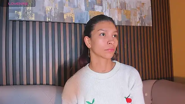 LauraAristizabal online show from September 18, 1:31 pm