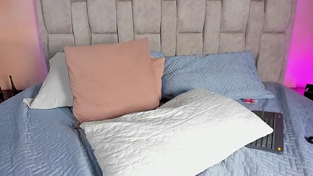 Stefhanyblow online show from September 23, 11:25 pm