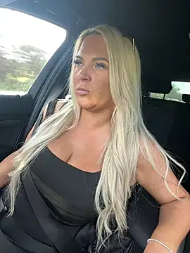 Bustyblondebabe32 online show from March 31, 3:56 pm