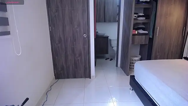 amyharlow 1 online show from April 11, 6:33 pm