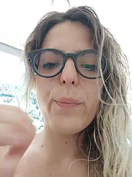 dolcehelena993 online show from July 5, 10:43 am