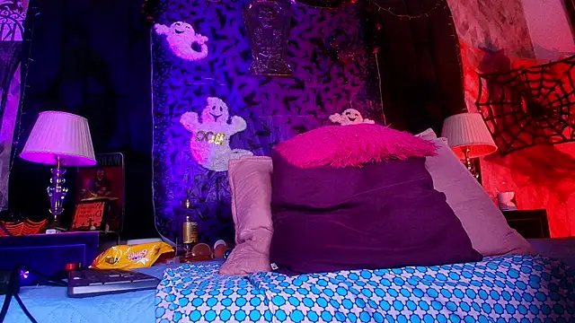 naomi kyse online show from October 14, 3:09 am