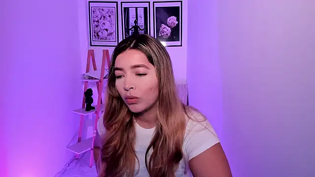 sofihill01 online show from October 7, 7:18 pm