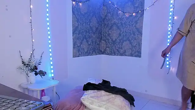 Eva Lee  online show from March 29, 9:30 am