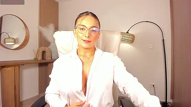 wandathompson  online show from March 3, 11:16 am