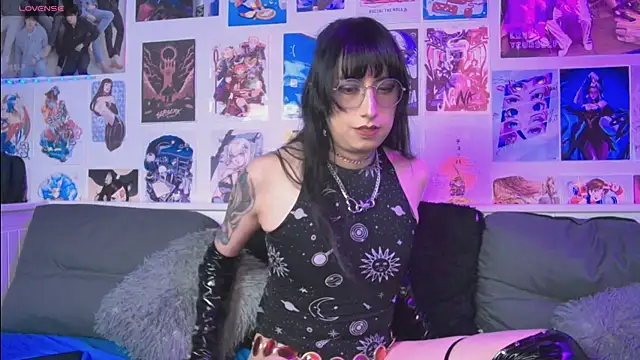 snowblack  online show from September 10, 2:28 pm