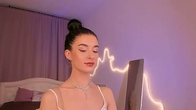 LauraCoy online show from July 7, 8:11 pm