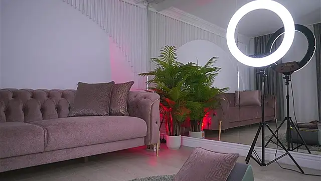 Abbela White online show from September 9, 7:08 am