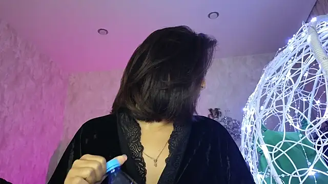 lily  foster online show from December 19, 6:49 am