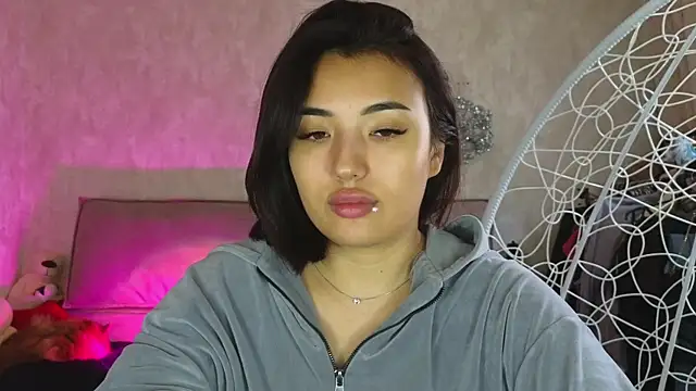 lily  foster online show from October 24, 6:42 am