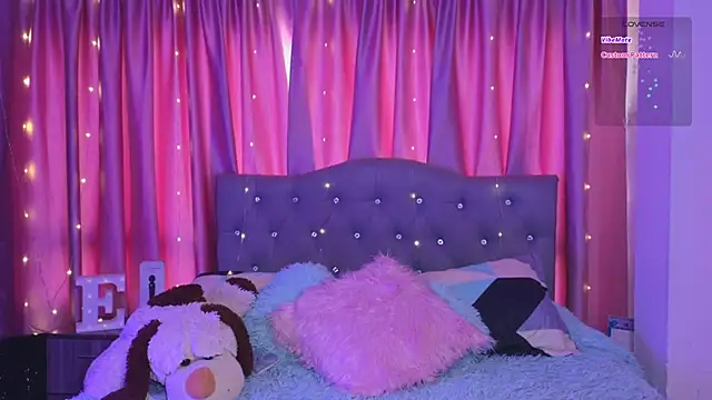 Emiily Scott1 online show from September 10, 8:53 pm