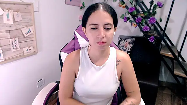 samantha baby  online show from April 13, 6:09 pm