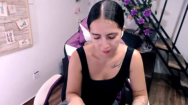 samantha baby  online show from April 14, 7:14 pm