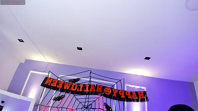 martinasaez online show from October 31, 8:46 pm