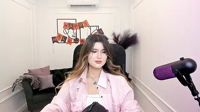 AnneTLi online show from October 19, 8:44 pm