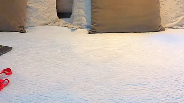 KeryHillson online show from November 23, 2:30 pm