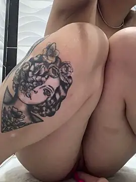 Nicollemays online show from October 7, 4:11 pm