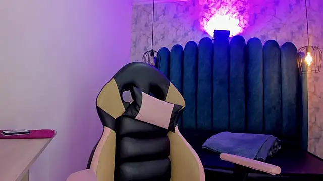 nalalye cruzz  online show from November 19, 3:50 am