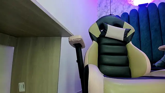 nalalye cruzz  online show from November 28, 3:09 am