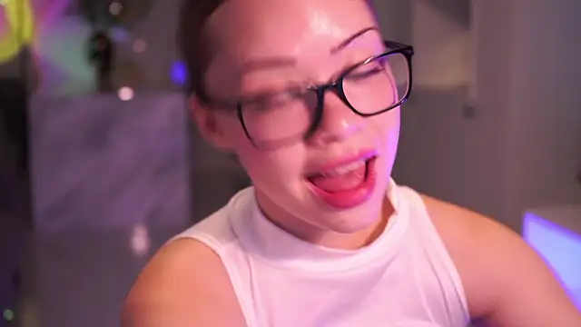 VixenMia online show from February 12, 3:52 am