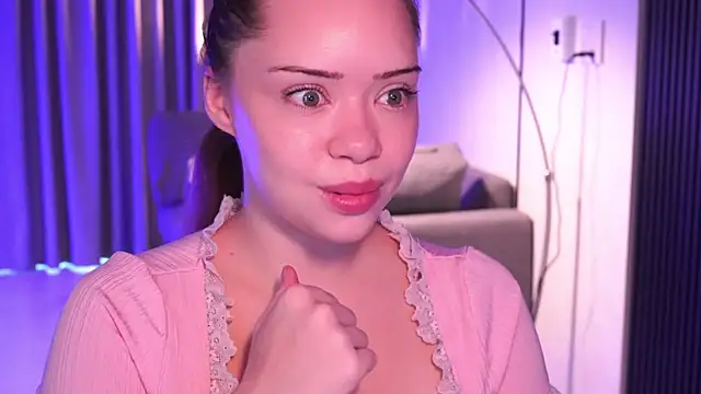 VixenMia online show from October 2, 3:00 am