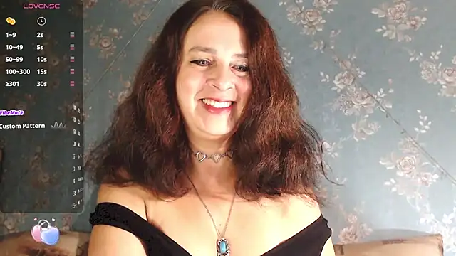 VanezaSmith online show from October 4, 12:05 am