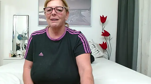 YulliaMilf online show from November 21, 9:28 pm