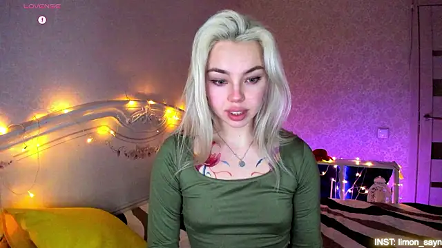 LillyMoure  online show from February 22, 11:38 pm