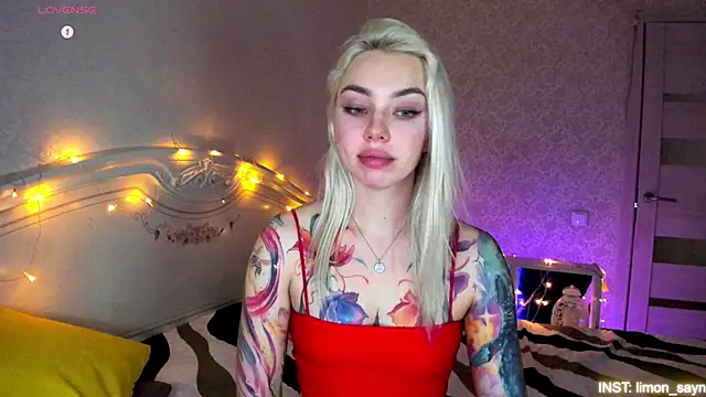 LillyMoure  online show from February 23, 11:48 pm