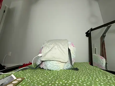 MissCumberdale online show from April 2, 5:10 pm