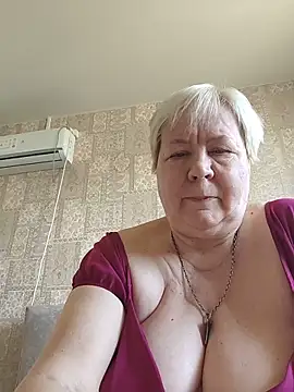 EffectFiona online show from April 7, 11:45 am