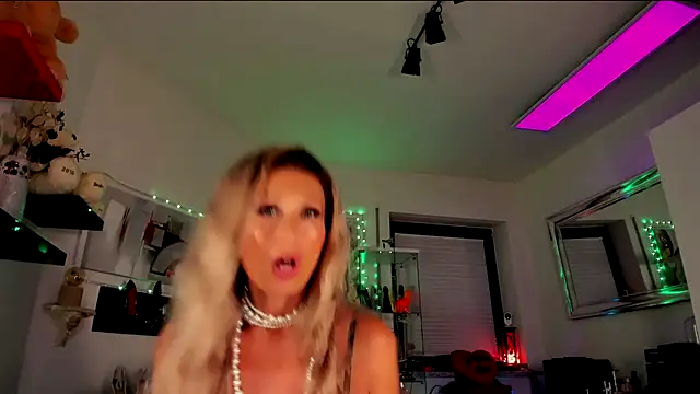 2bigass4 u online show from September 21, 5:28 am