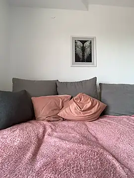 MaviePearl online show from April 13, 7:42 am