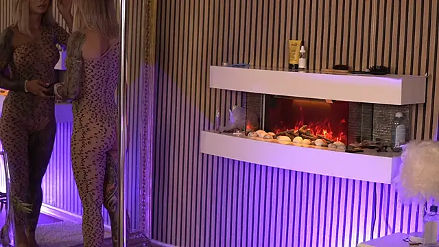 TiffanyMaze online show from September 9, 6:02 am