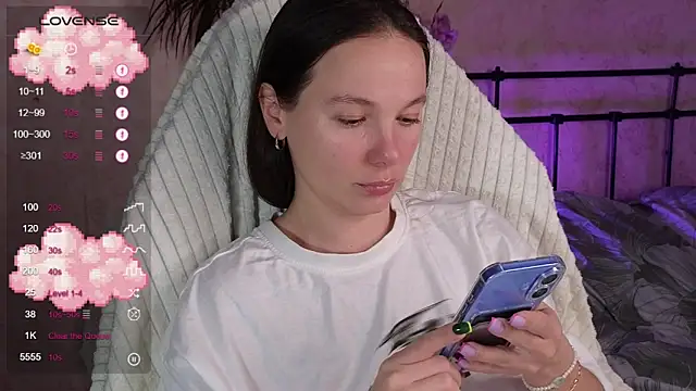 lil luna x online show from April 1, 10:29 pm